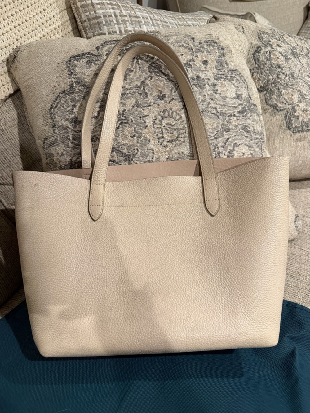 Cuyana Easy Tote Pebbled Leather Cream Ivory Large Minimalist Work Bag - Picture 2 of 15